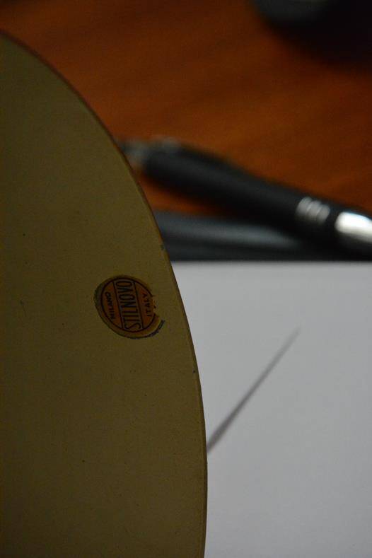 Old and rare Stilnovo wall light, red and black lacquered metal and brass With period label