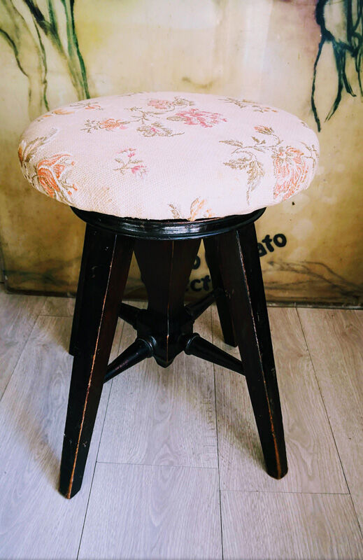 Former screws piano stool