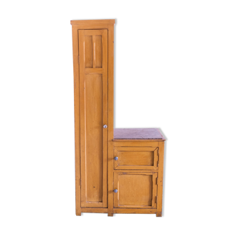 Asymmetrical cabinet