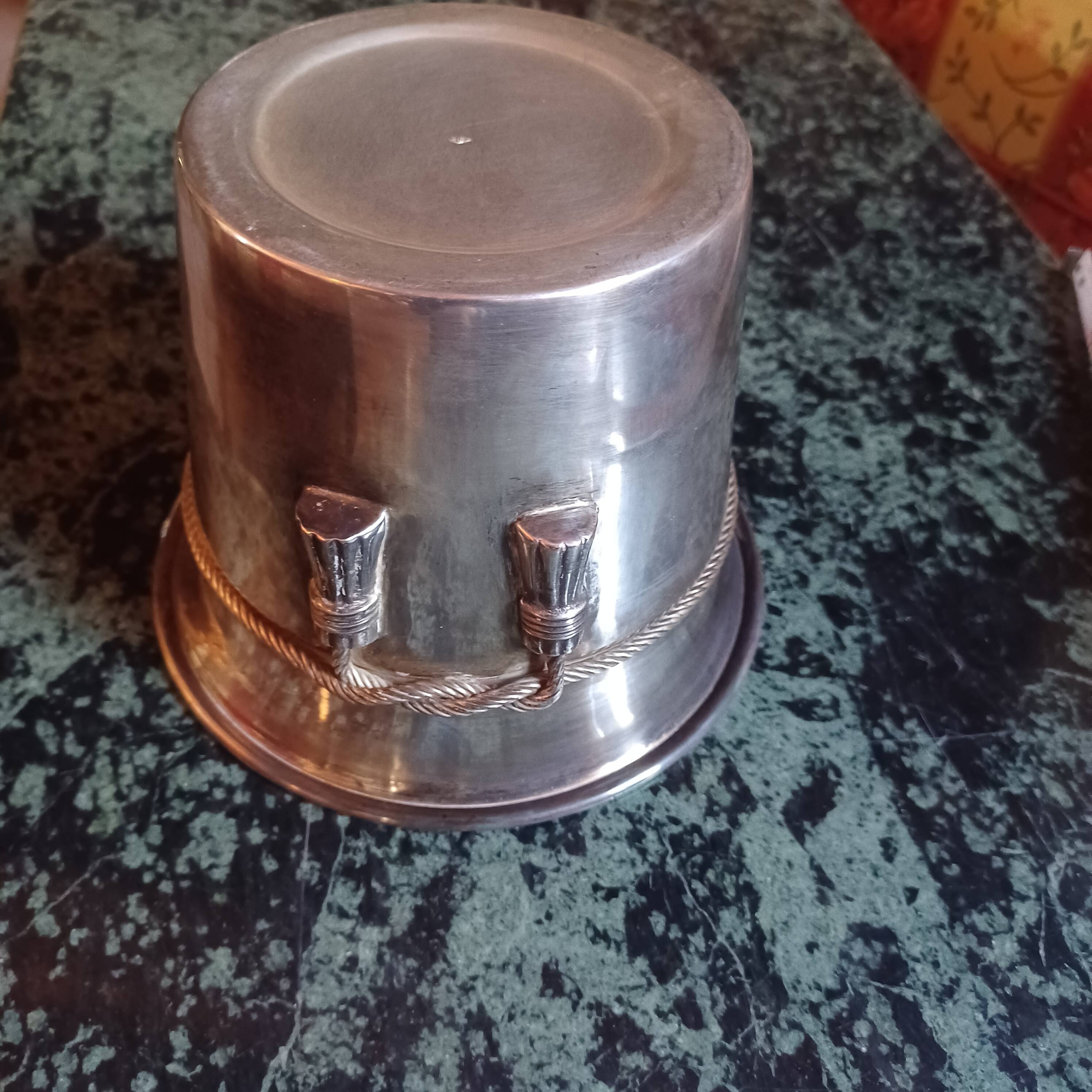 Ice bucket