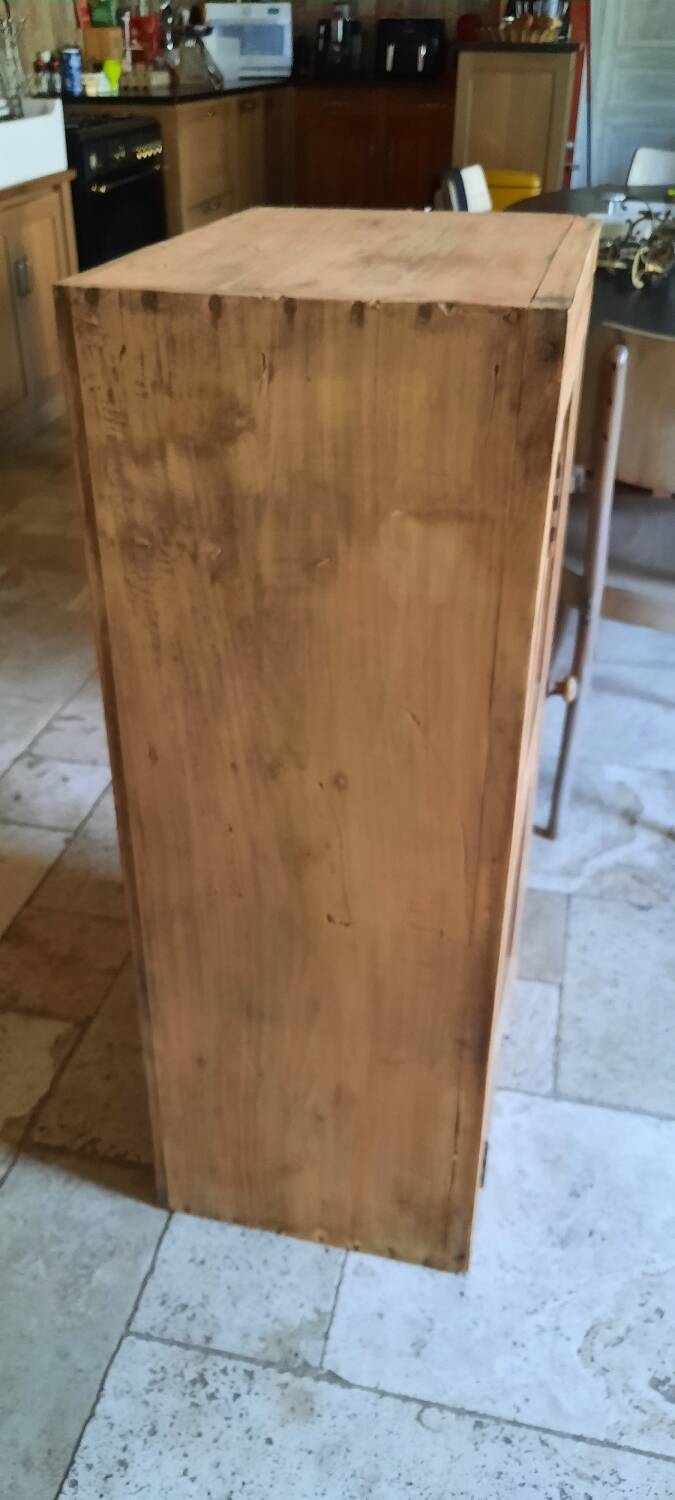 Display case to stand or hang