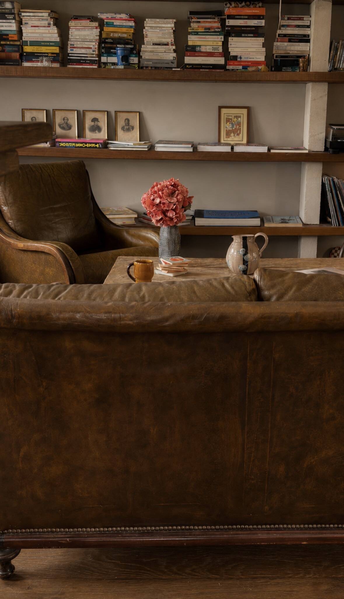 Pair of vintage cognac leather armchairs & solid wood – club/lounge style