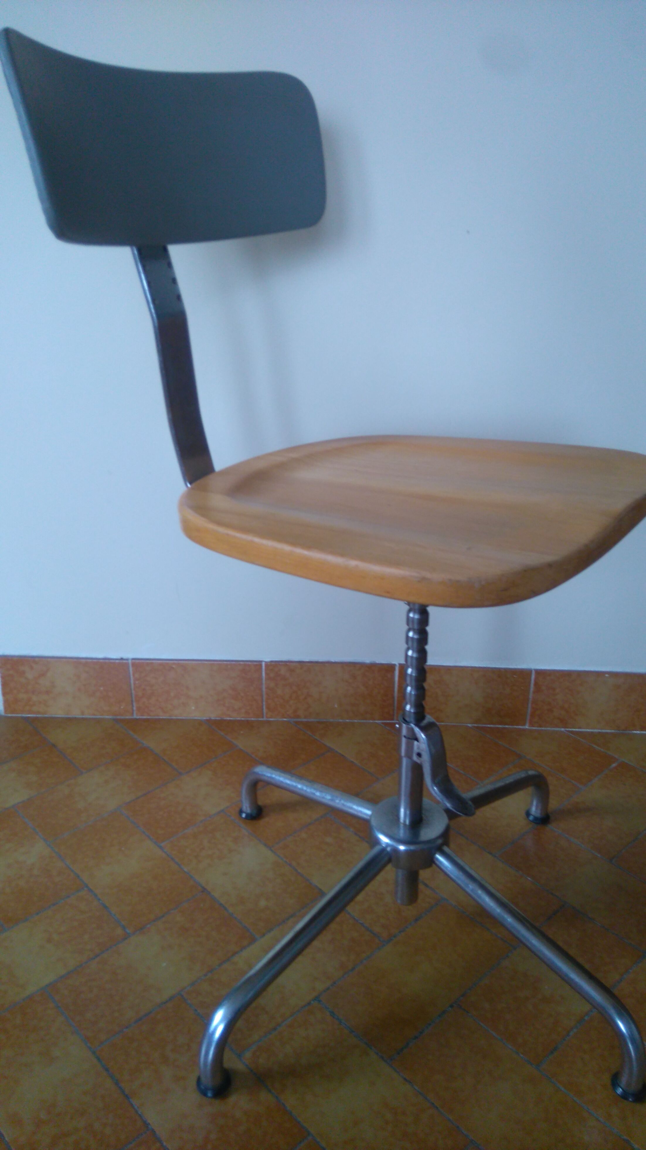 SAFAL watchmaking Workshop Chair by M. Crosa