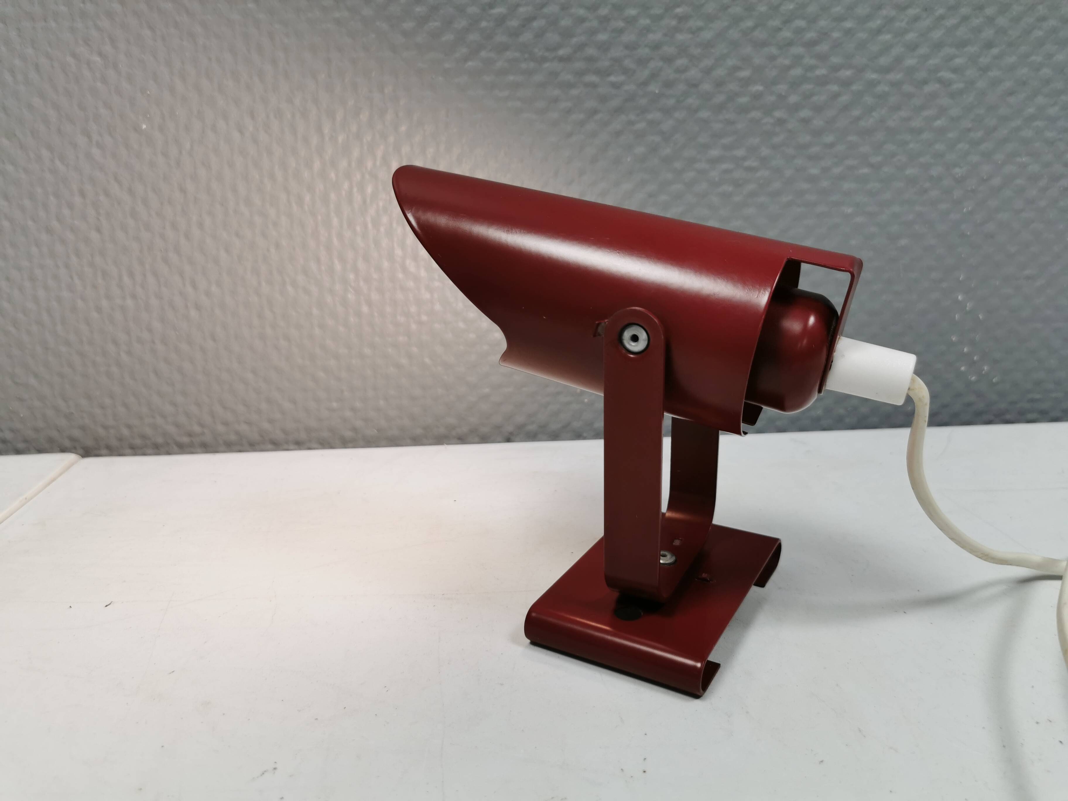 Small delicious wall lamp in Bordeaux red color from the 1980s