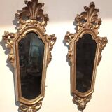 Ancienne paire de miroirs en bois sculpté et doré