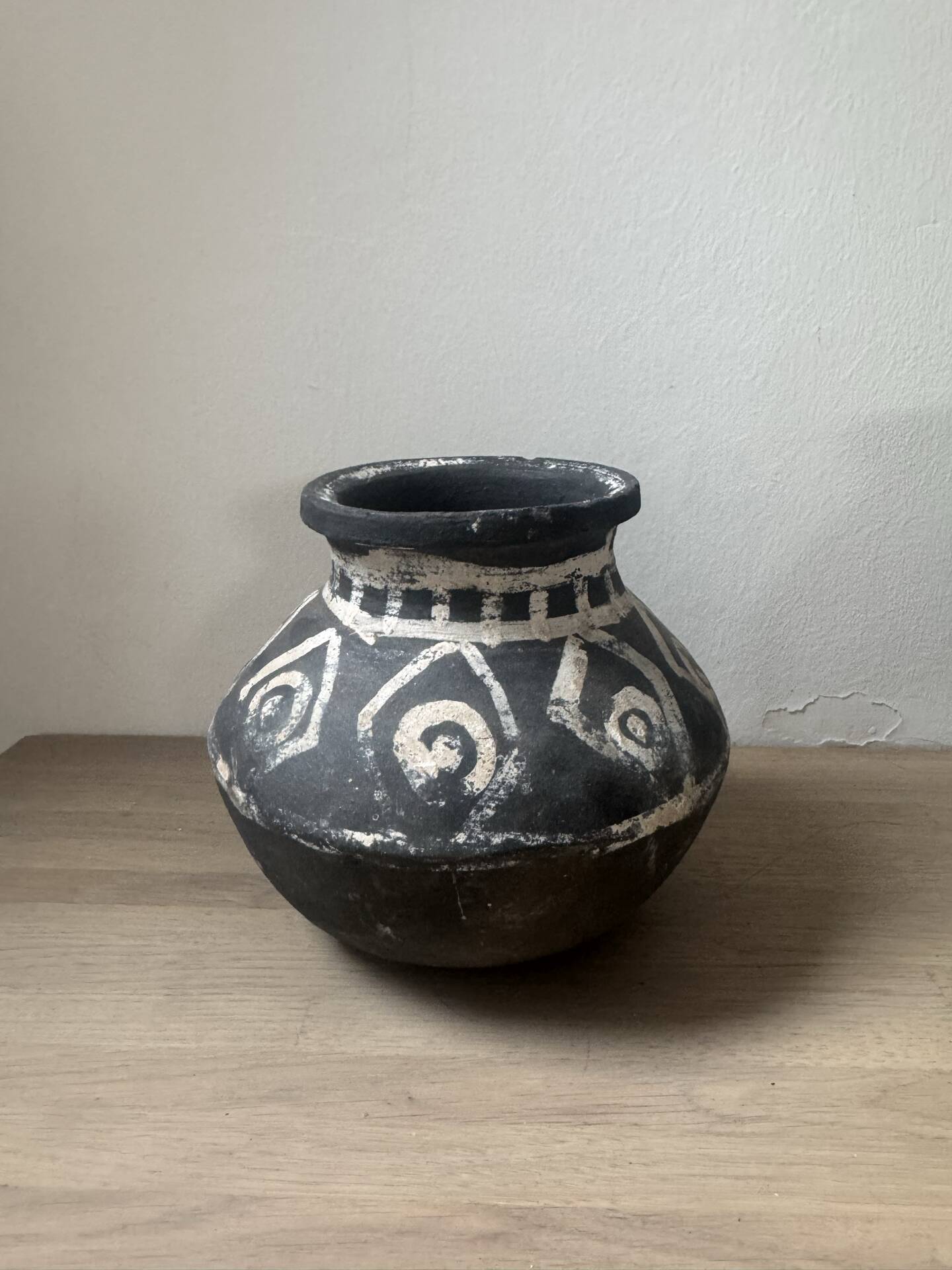 Lot of 3 ancient pots from Indonesia, black terracotta, wabi-sabi.