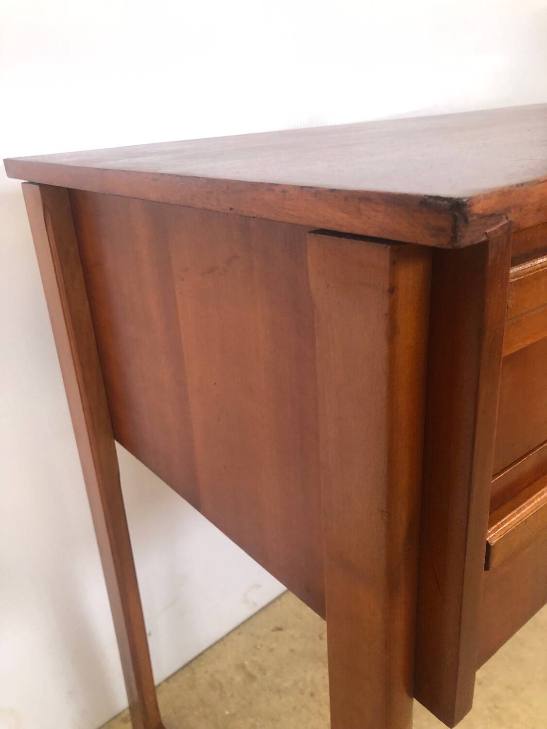 Scandinavian sled base desk