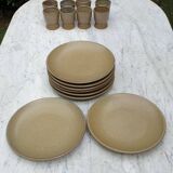 8 Assiettes plates en grès