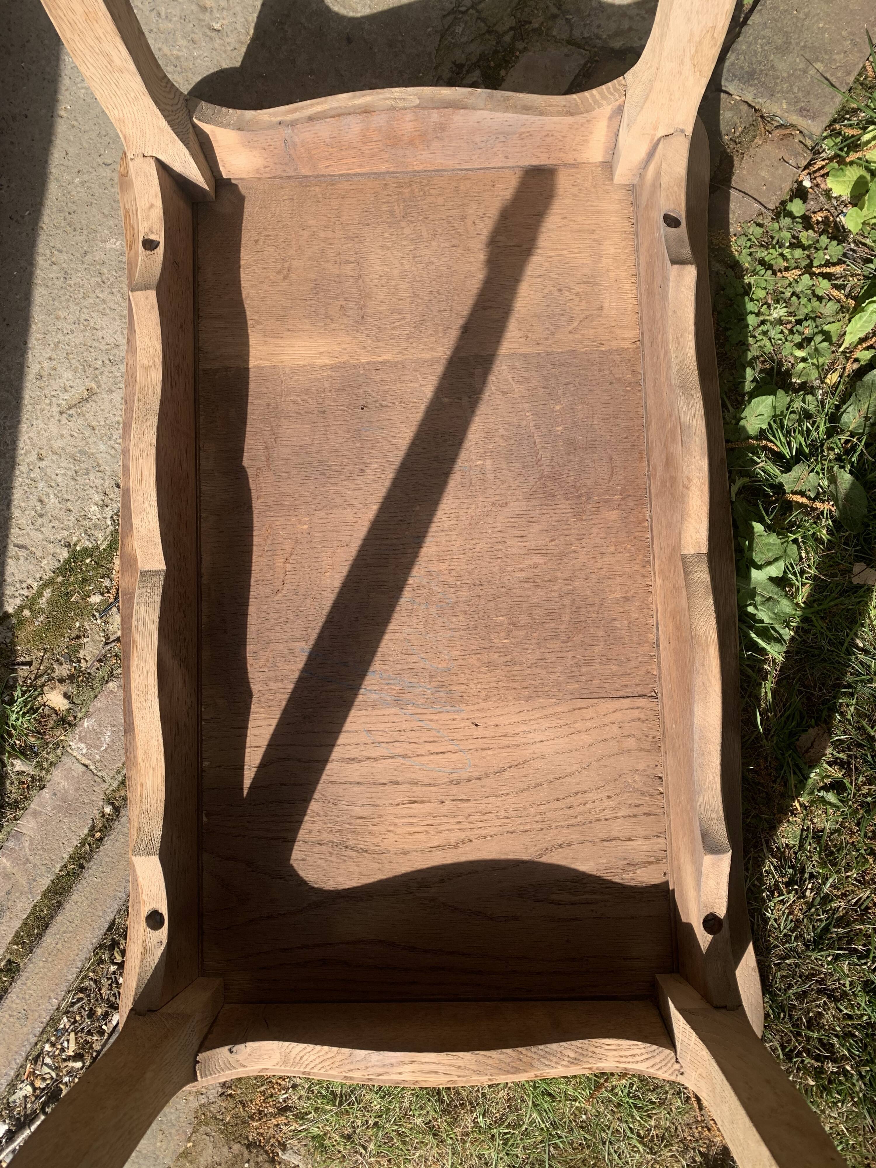 Table basse style Louis XV bois brut