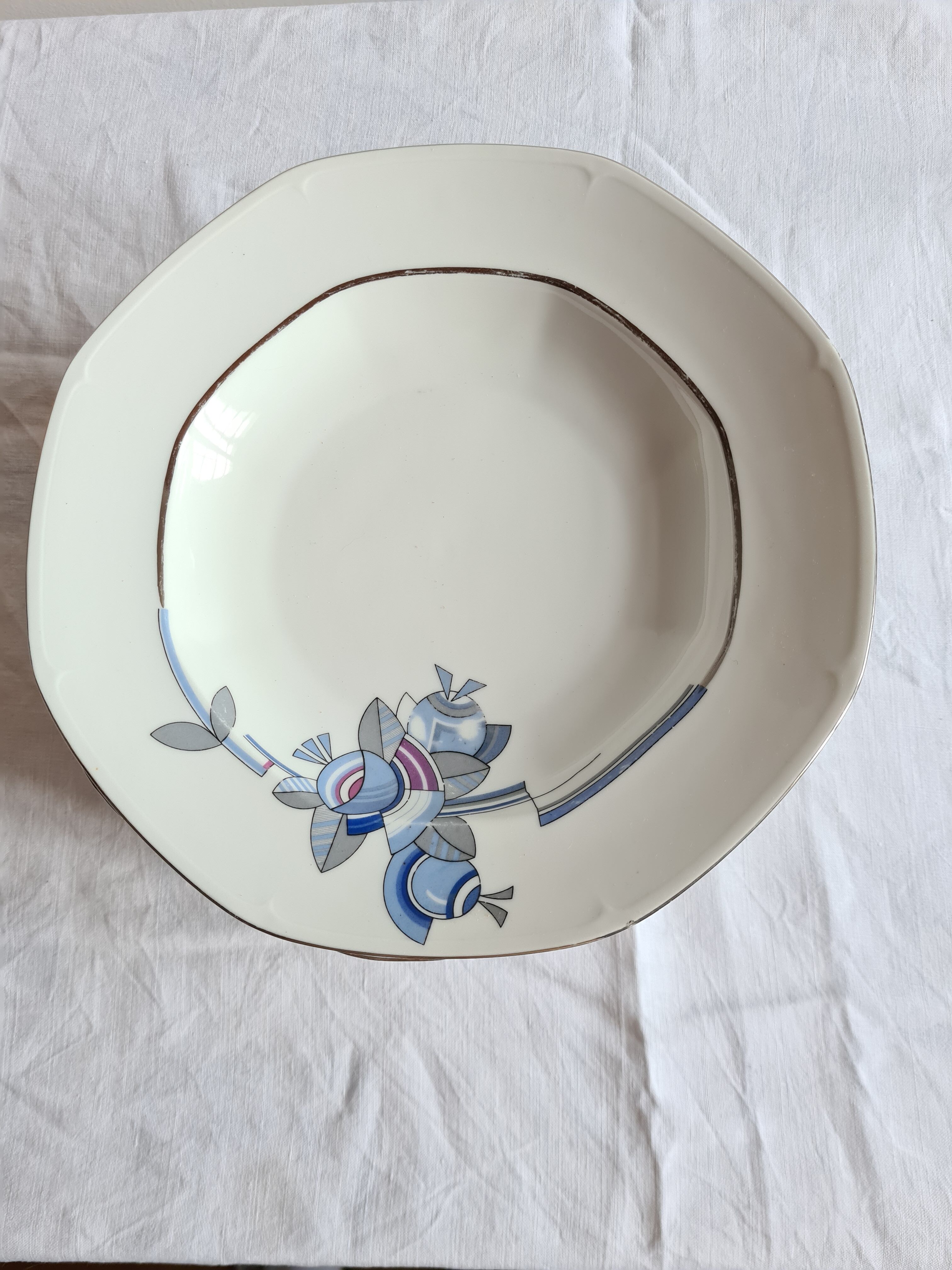Porcelain plates