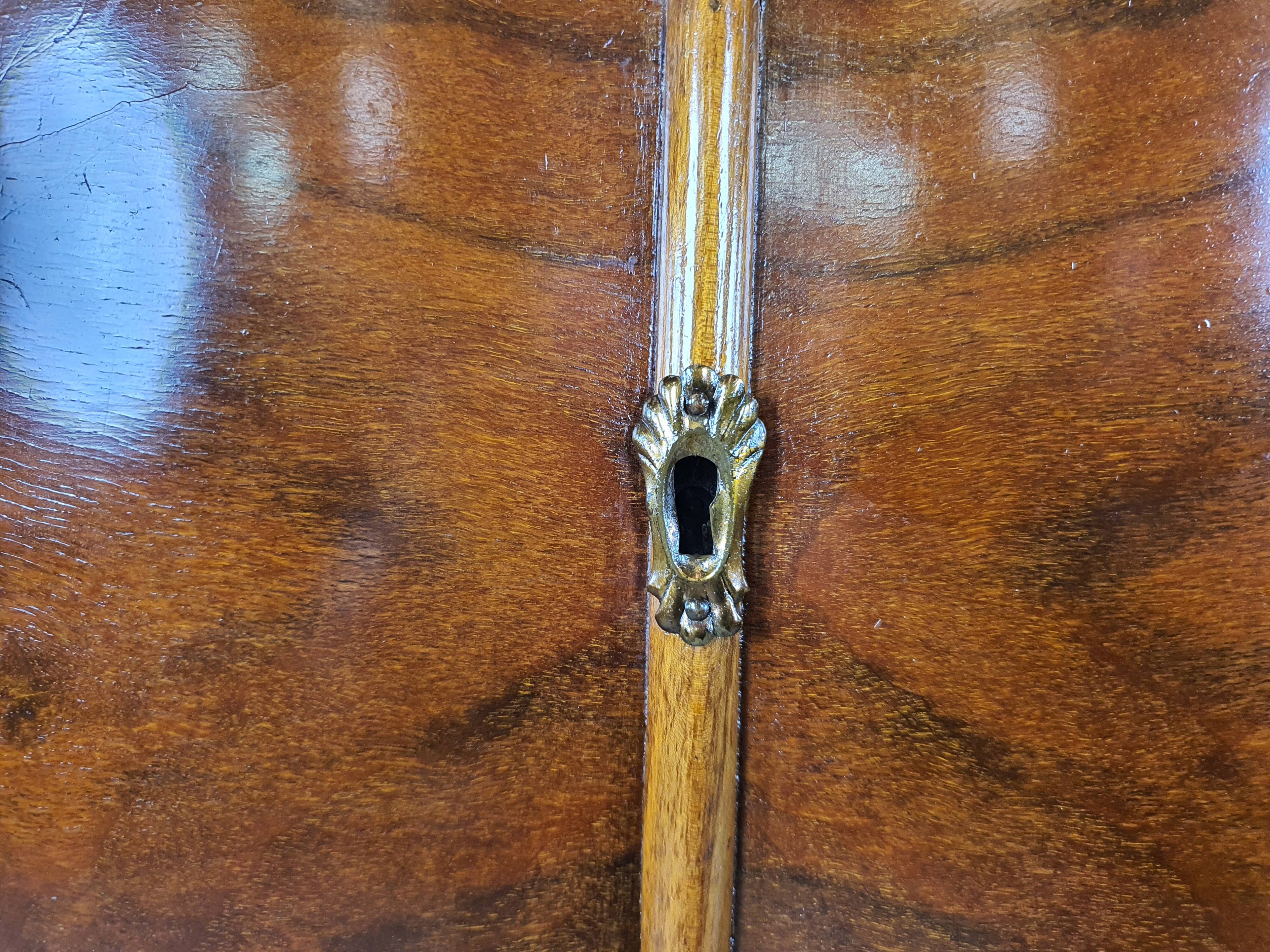 Art Decò Sideboard in Walnut