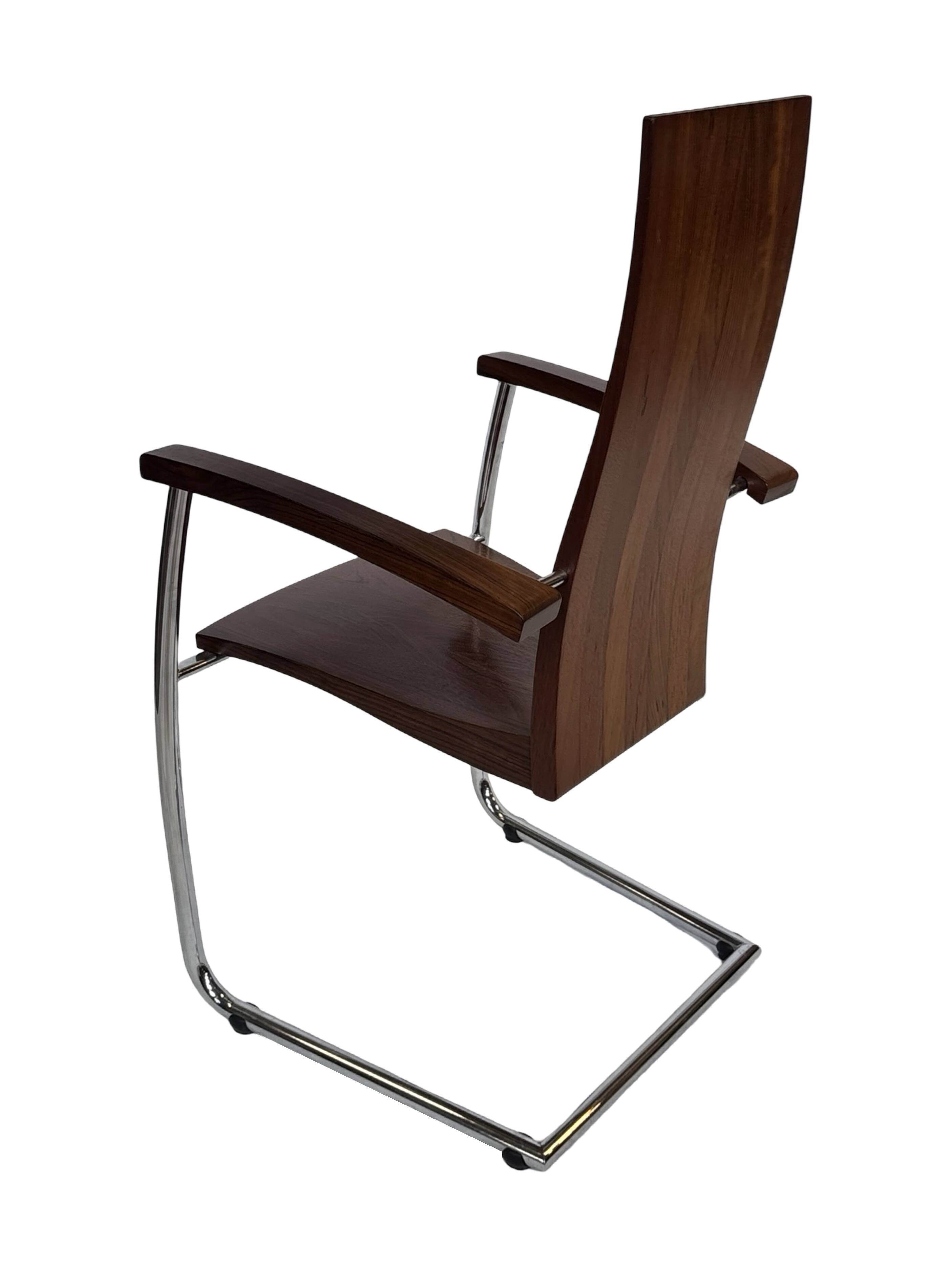 Ensemble vintage de quatre chaises design en hêtre massif chrome