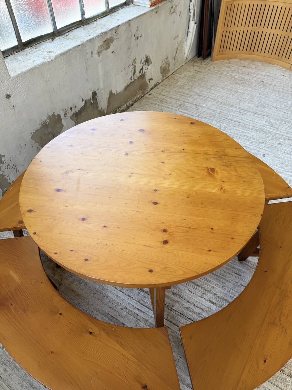 Set of round table and 4 rounded benches, 1950