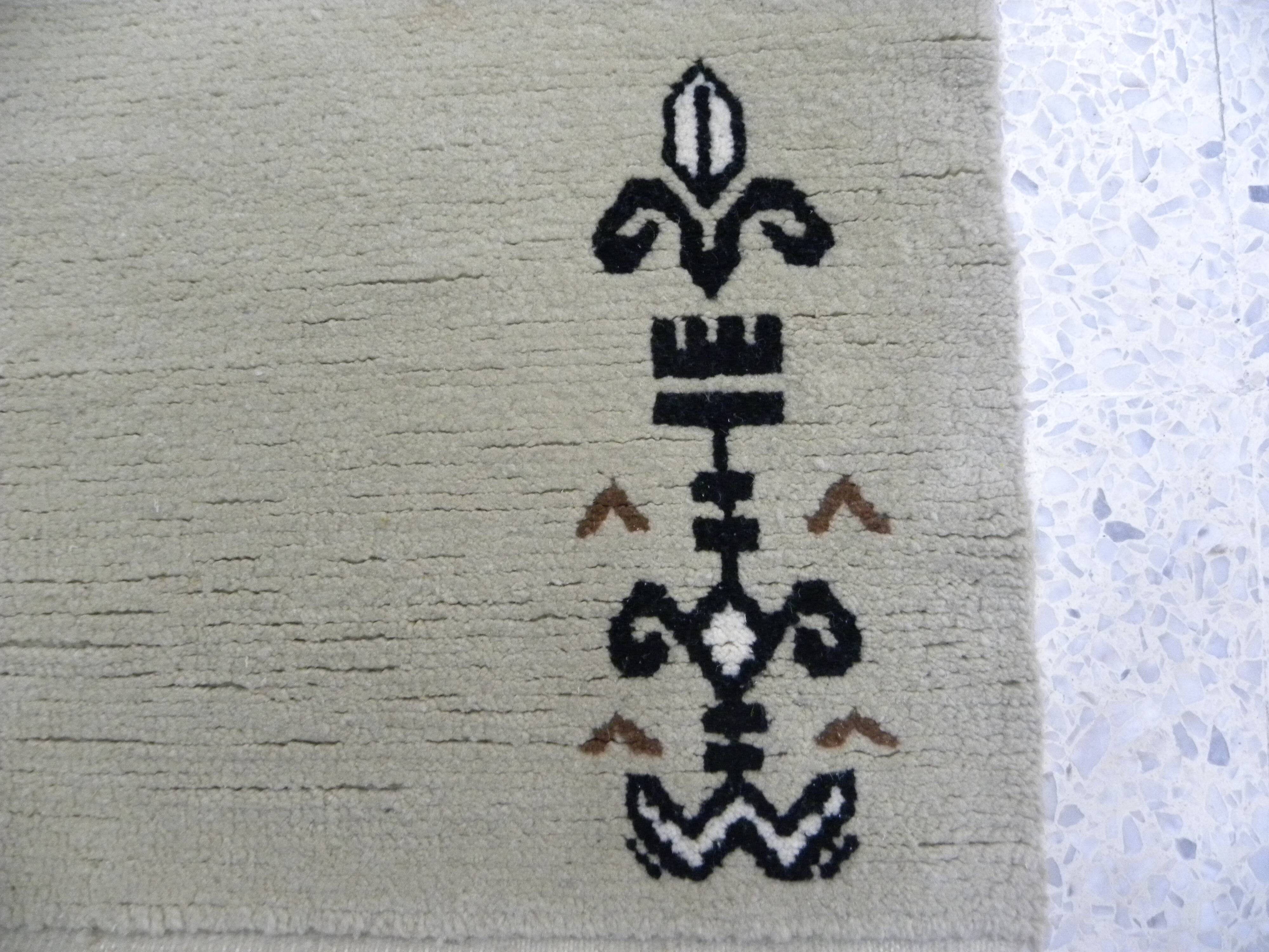 Vintage Berber Rug Hand-Knotted – Minimalist Ethnic Style – Beige