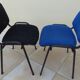 2 chaises empilables de tissus noir et bleu