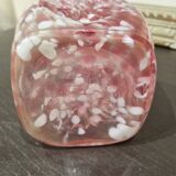 Vase ancien carré ou carafe en pate de verre soufflé ciselé style Clichy rose