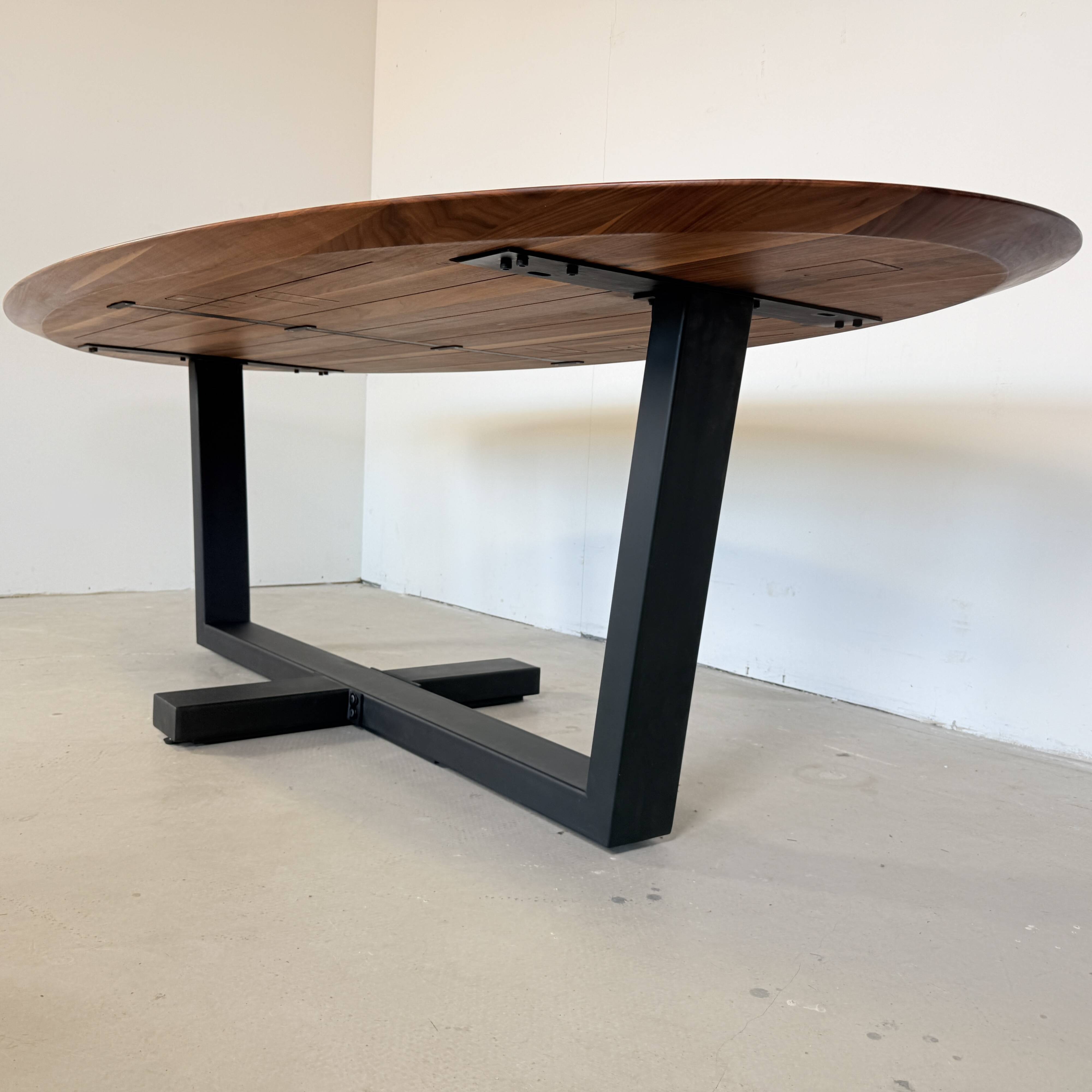 Table à manger ovale en noyer massif 260x120 - Bert Plantagie