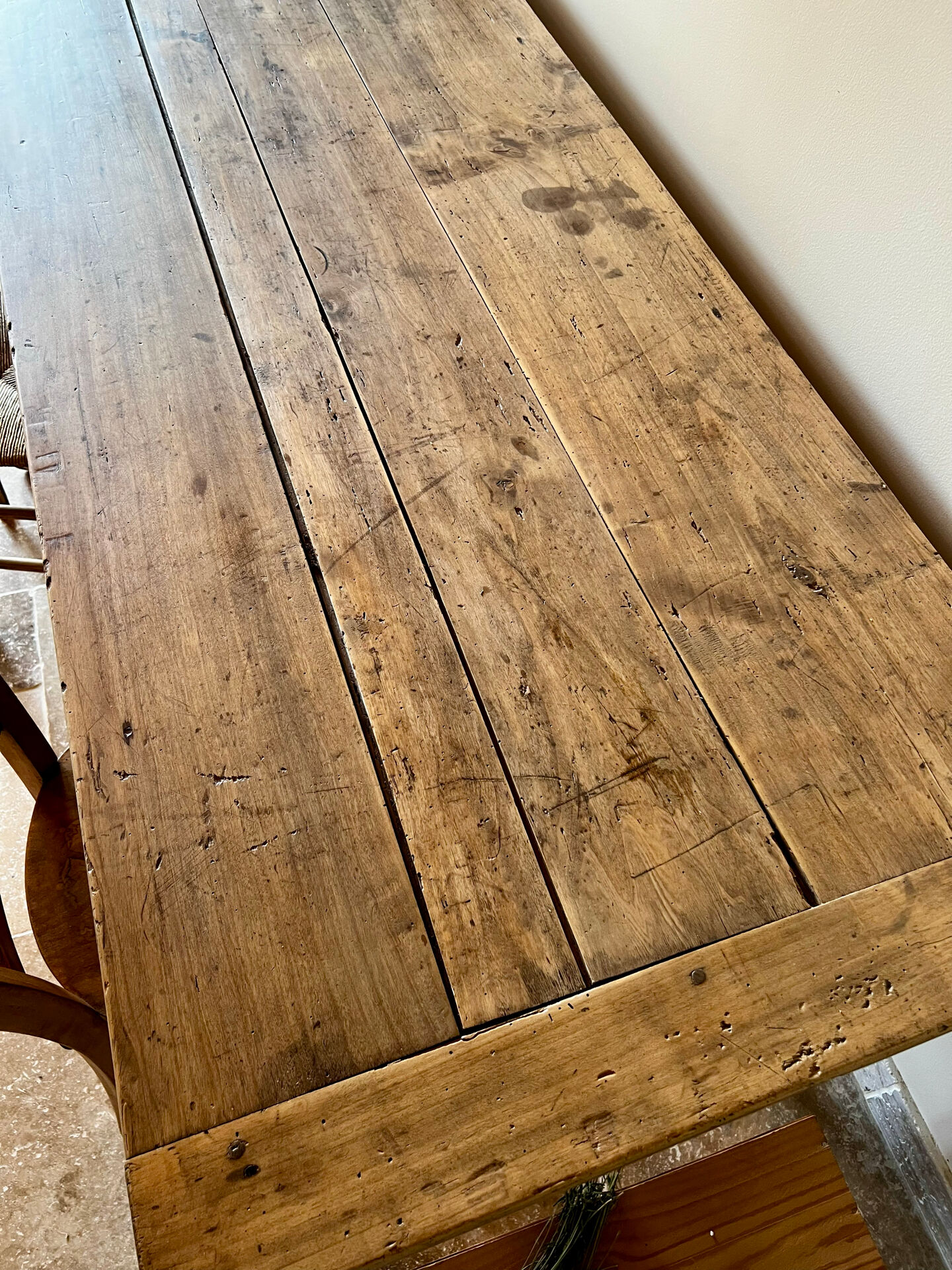 Grande table de ferme rénovée