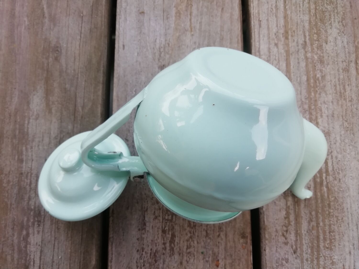 Enamelled sheet metal teapot