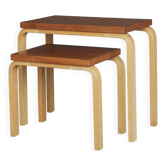 Tables gigognes modèle 88 par Alvar Aalto pour Artek, années 1960. Lot de 2