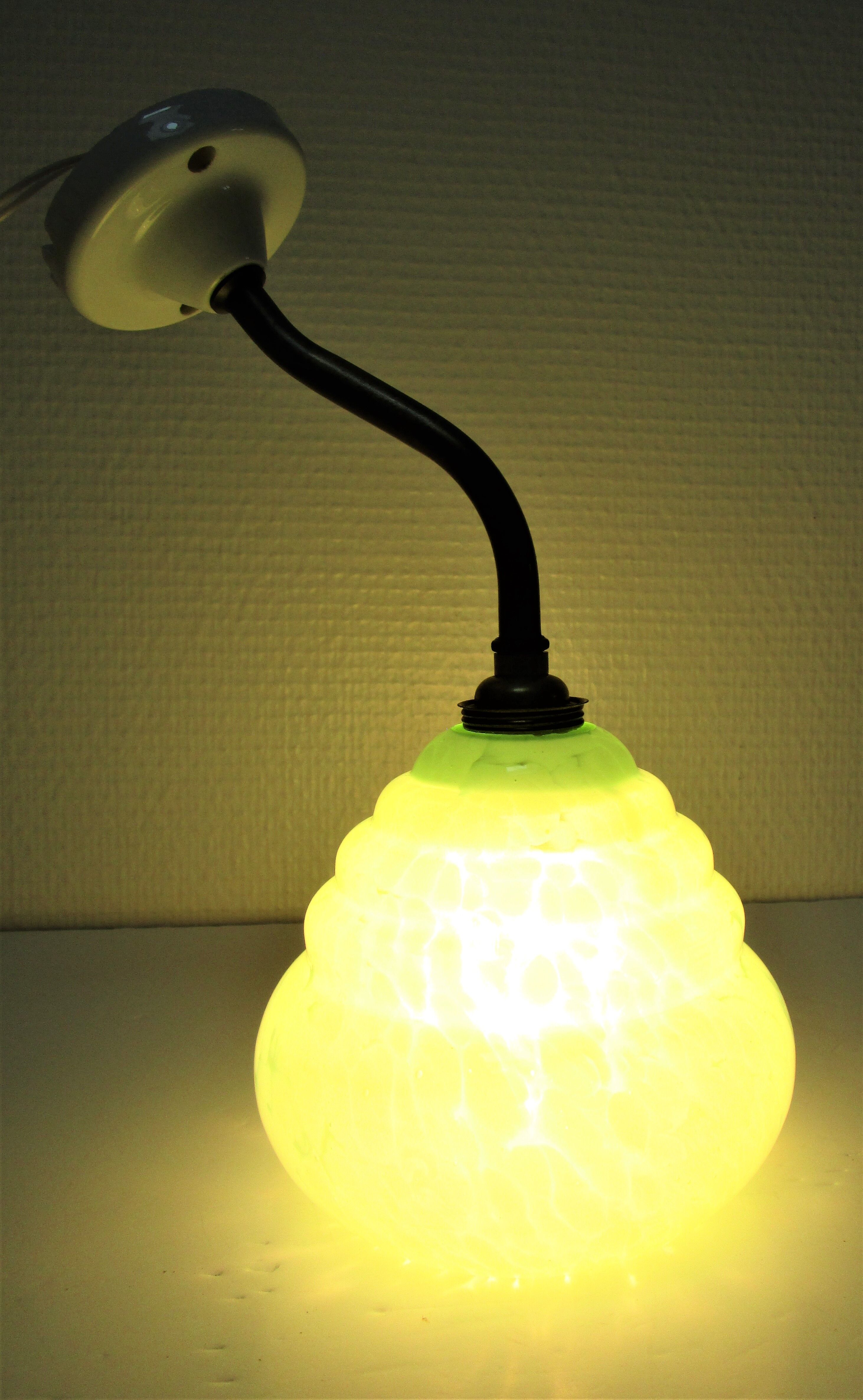 Wall lamp Art Deco porcelain brass glass Clichy almond green