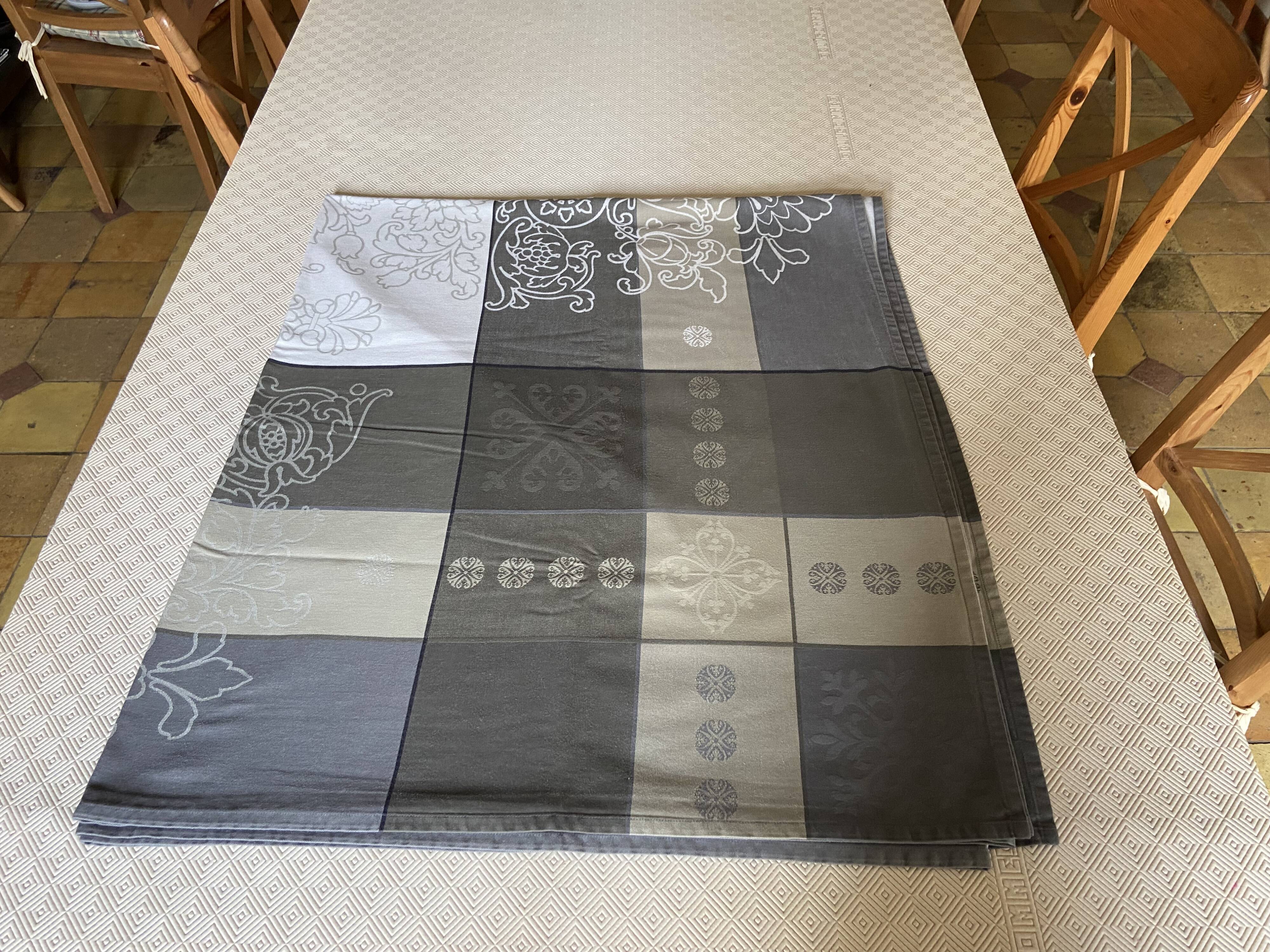 French Jacquard tablecloth 300 x 170