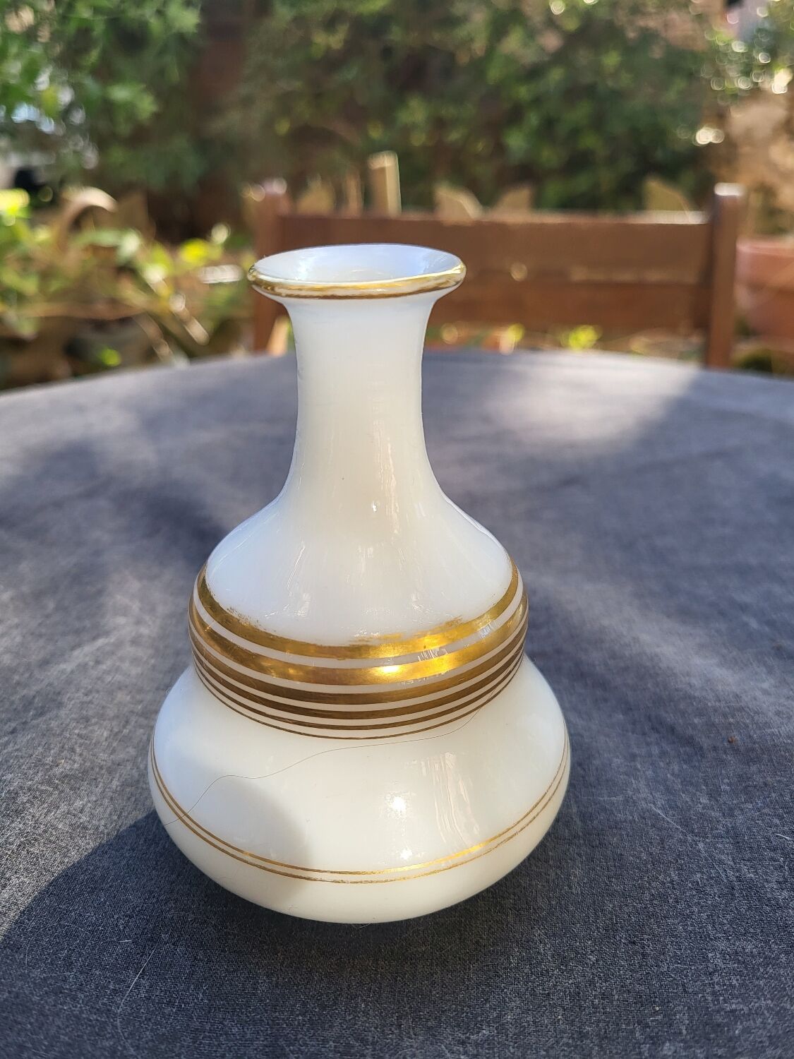 Night service in opaline Miniature dinette