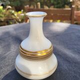 Night service in opaline Miniature dinette