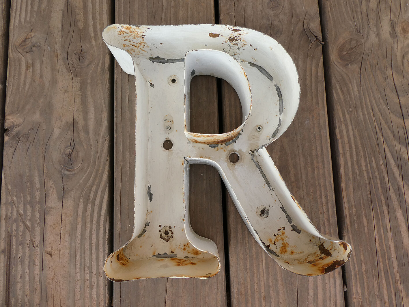 Letter "R" of vintage industrial brand in iron