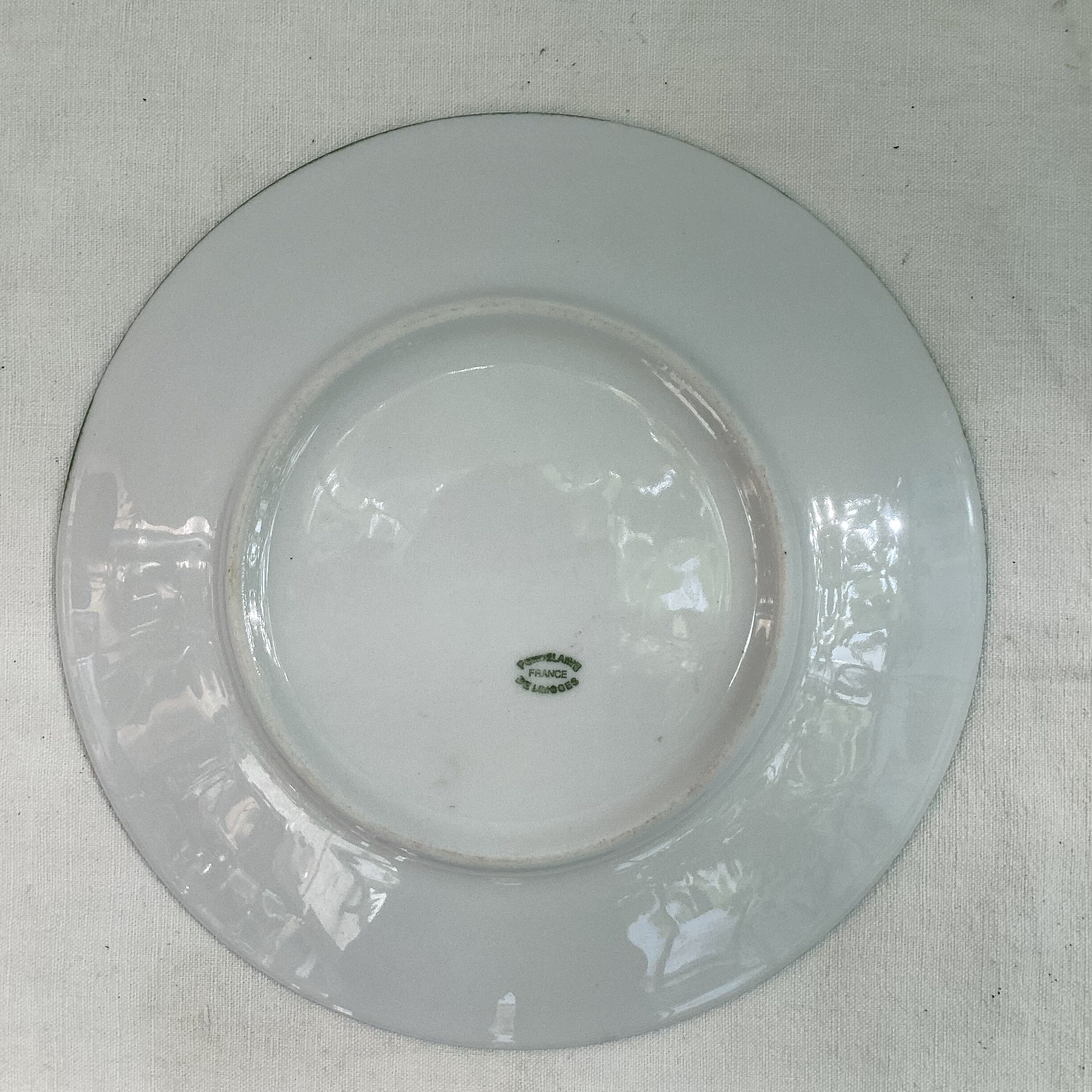 Set of six plates dish dessert in Limoges porcelain dimension: diameter -18,5cm-