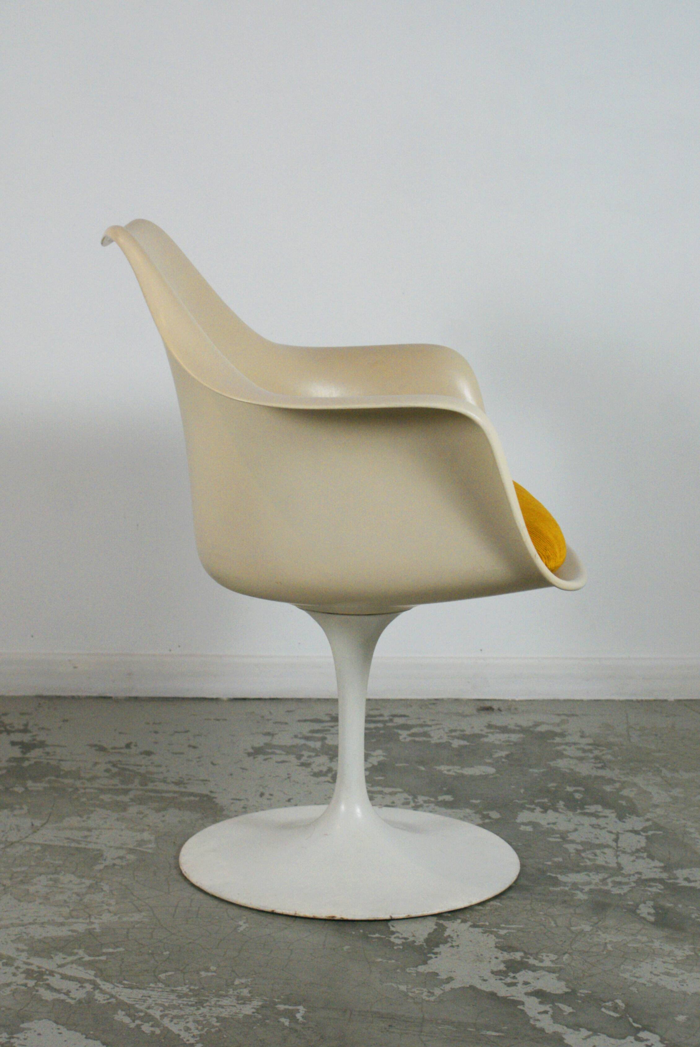 Tulip armchair by Eero Saarinen for Knoll International