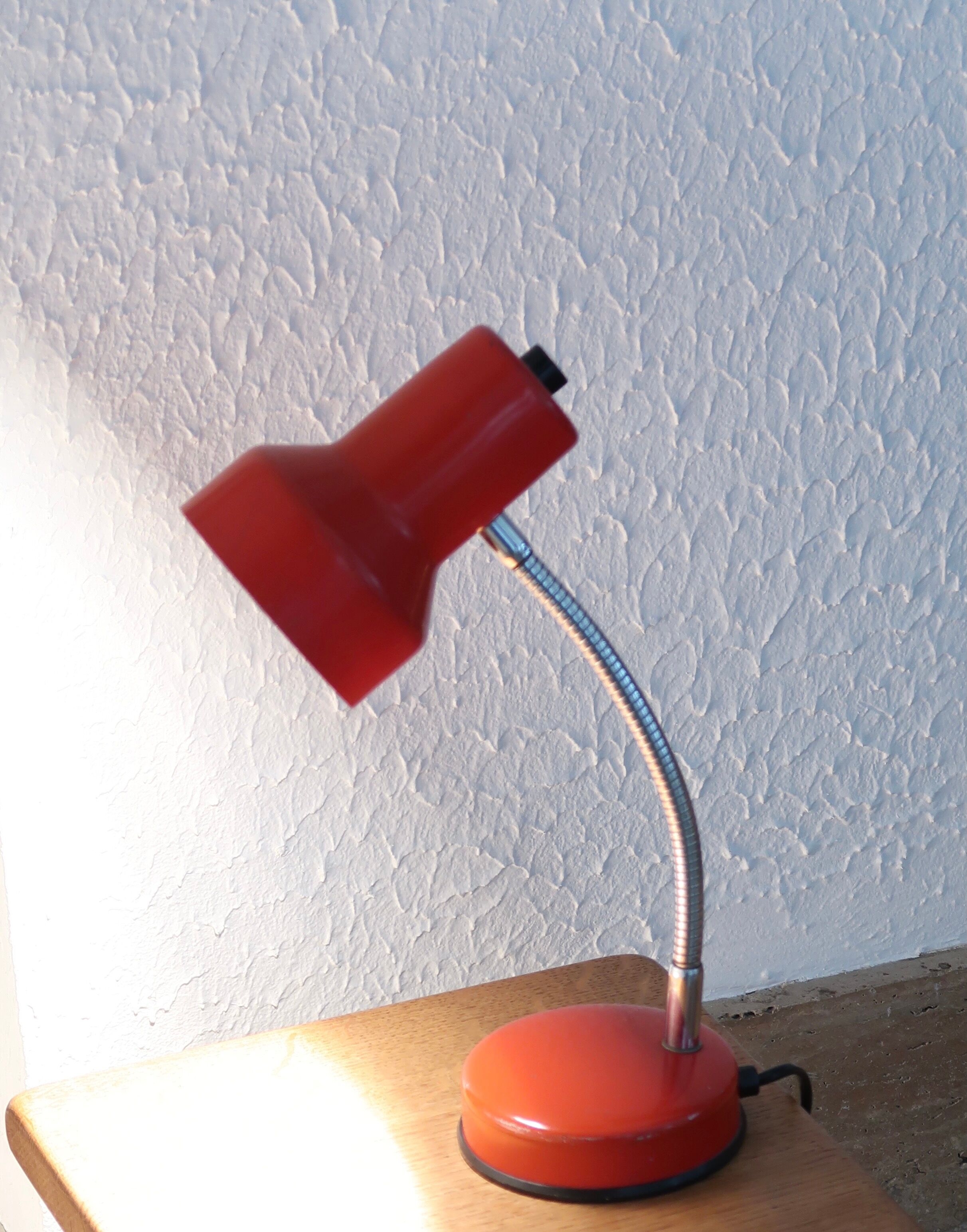 Veneta Lumi articulated red desk lamp, 60s