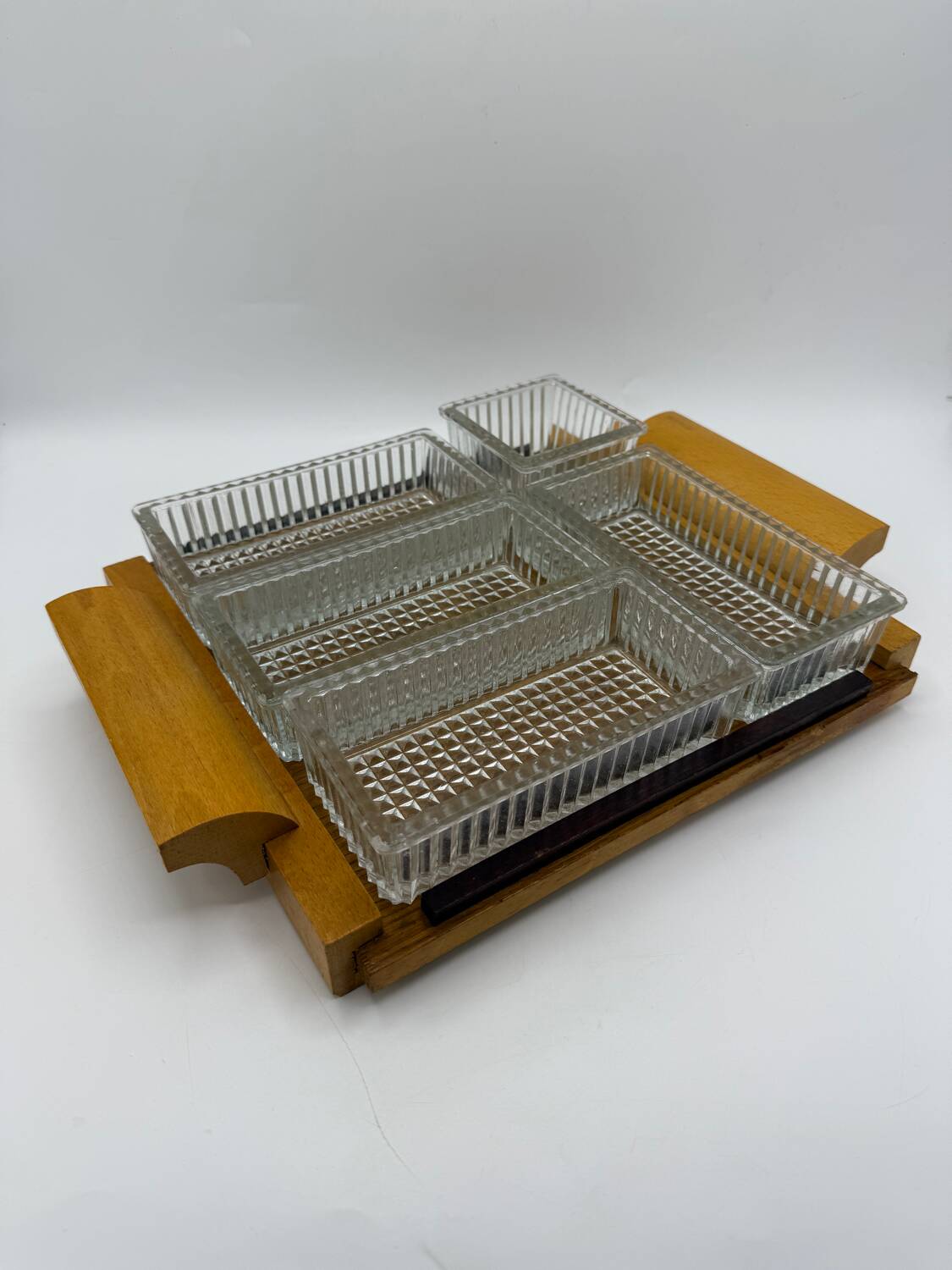 Appetizer tray with compartments