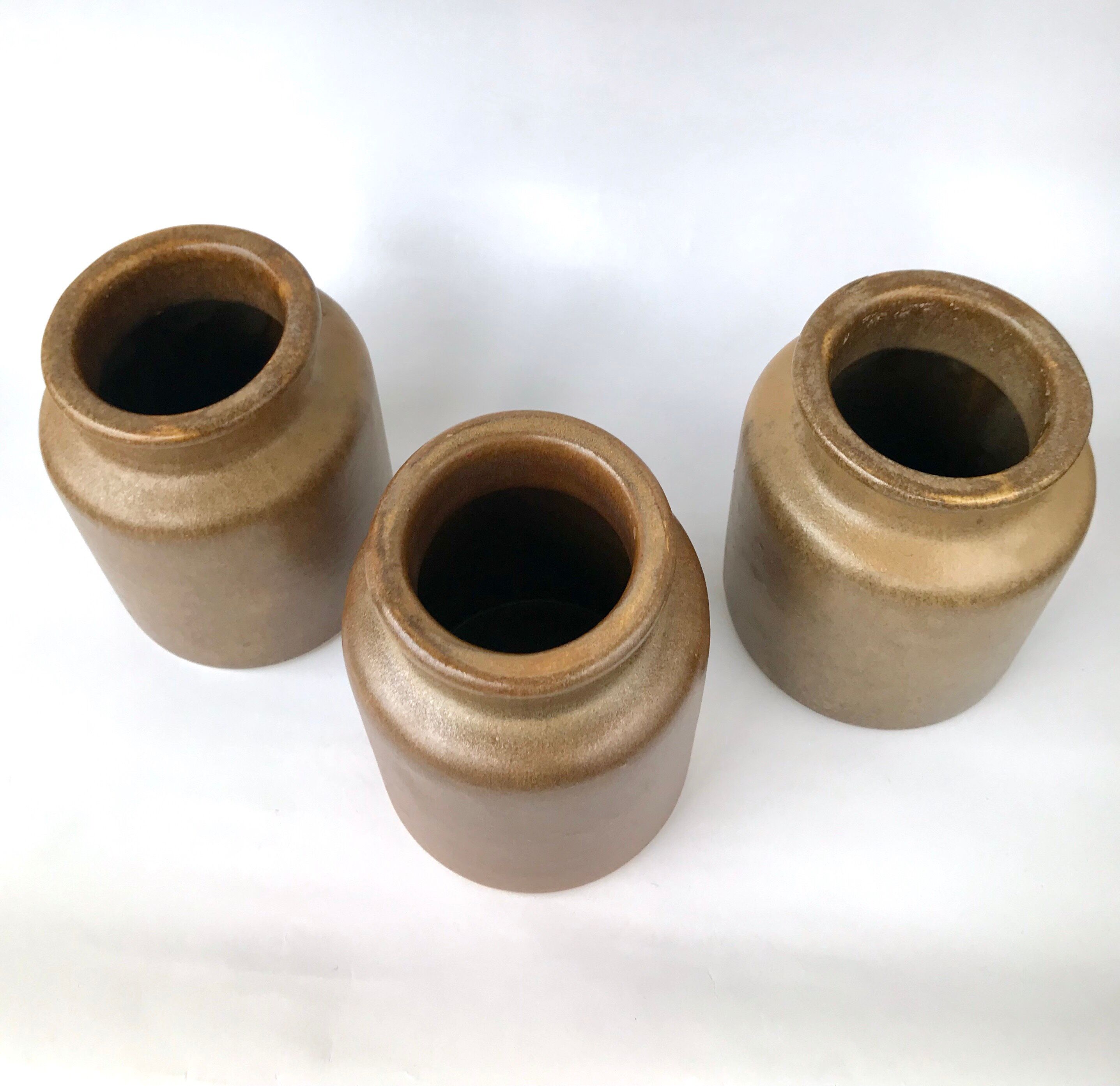 Set of 3 varnished sandstone pots