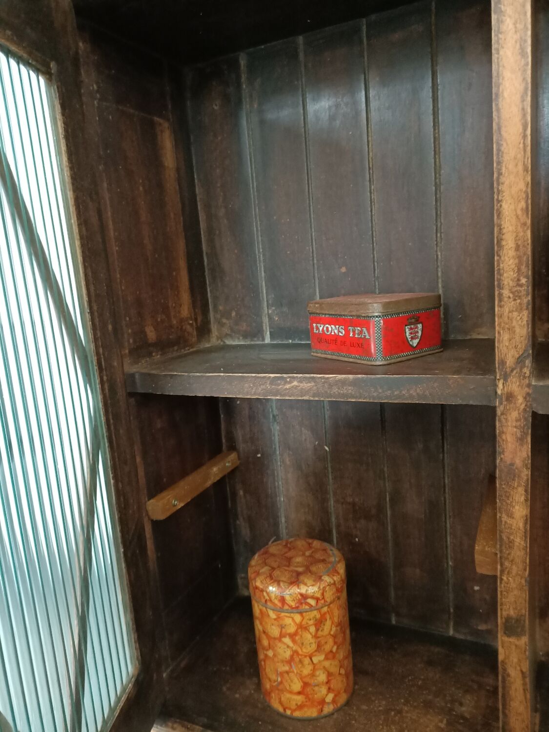 Patinated wall cabinet 2 doors