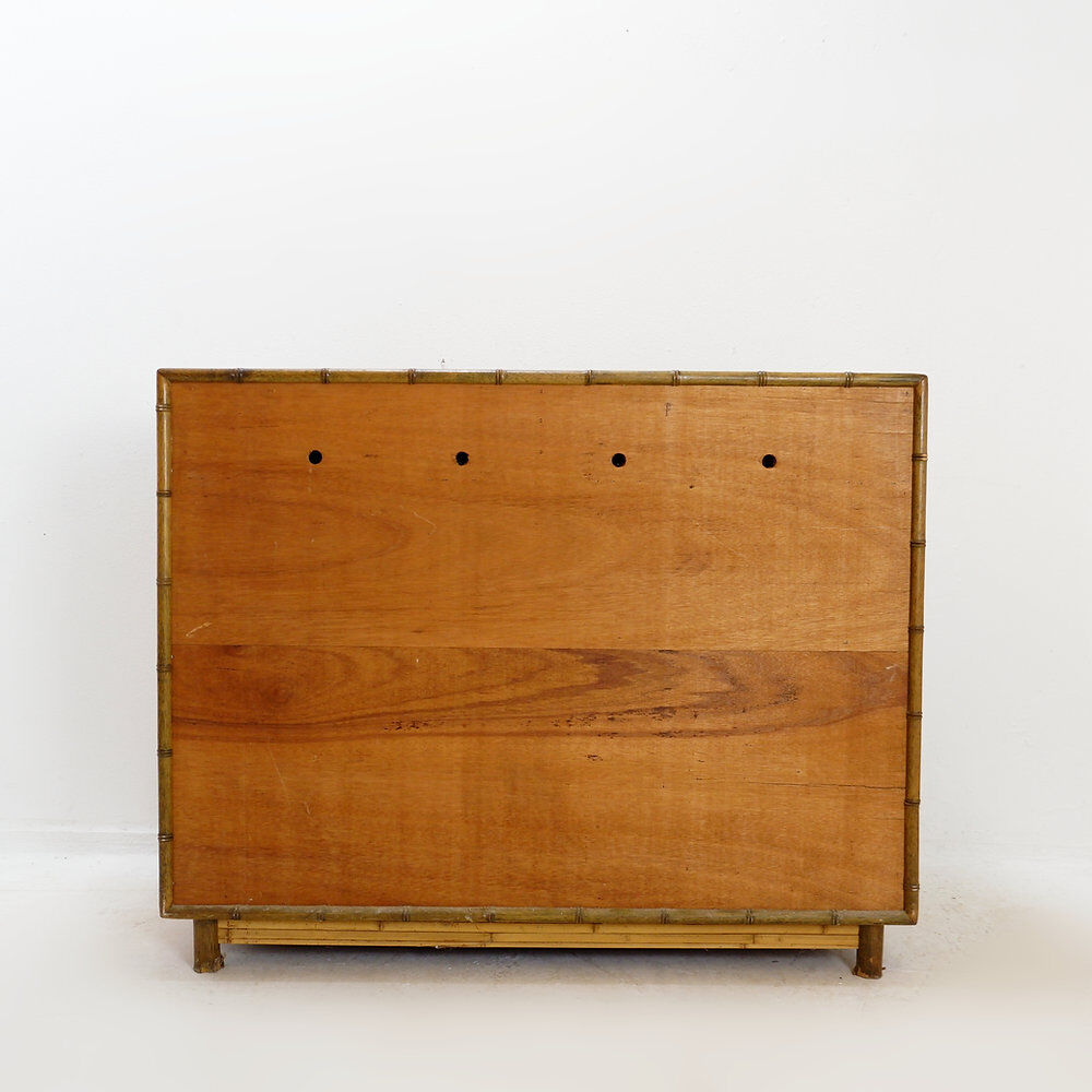 Commode en bambou avec 2 portes et 2 tiroirs - poignées en laiton, vers 1960.
