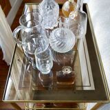 Desserte sur roulette en laiton et verre