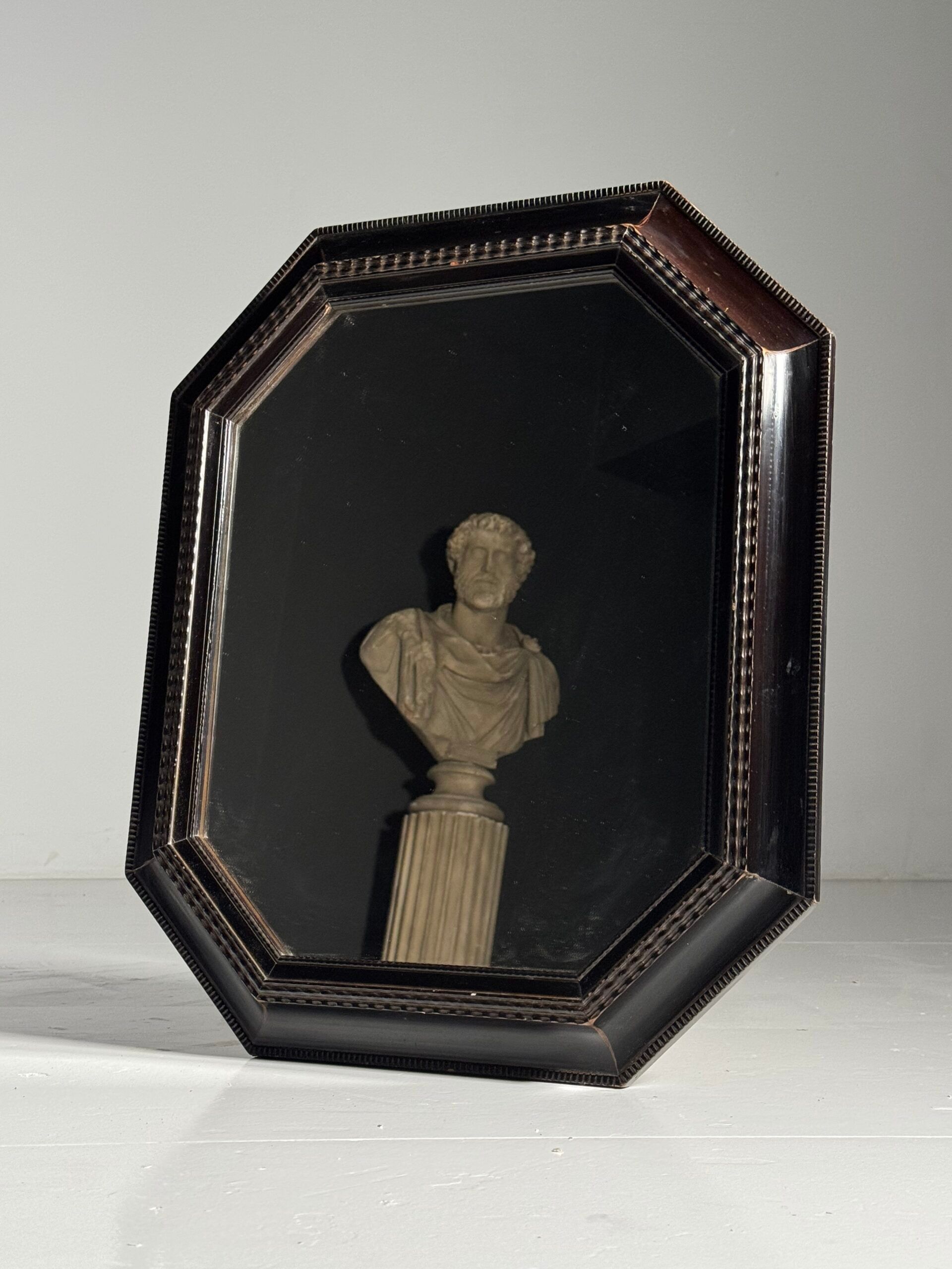 Ripple frame mirror octagonal