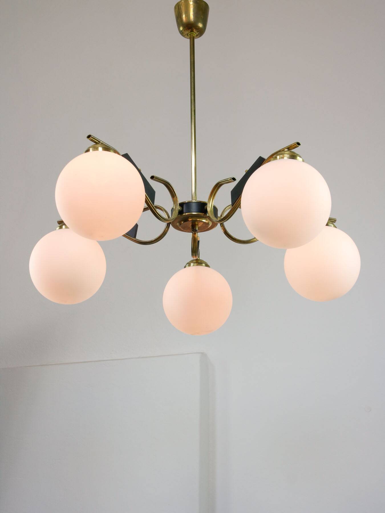 Mid-Century Modern Italian Brass and Opaline Chandelier, 1960