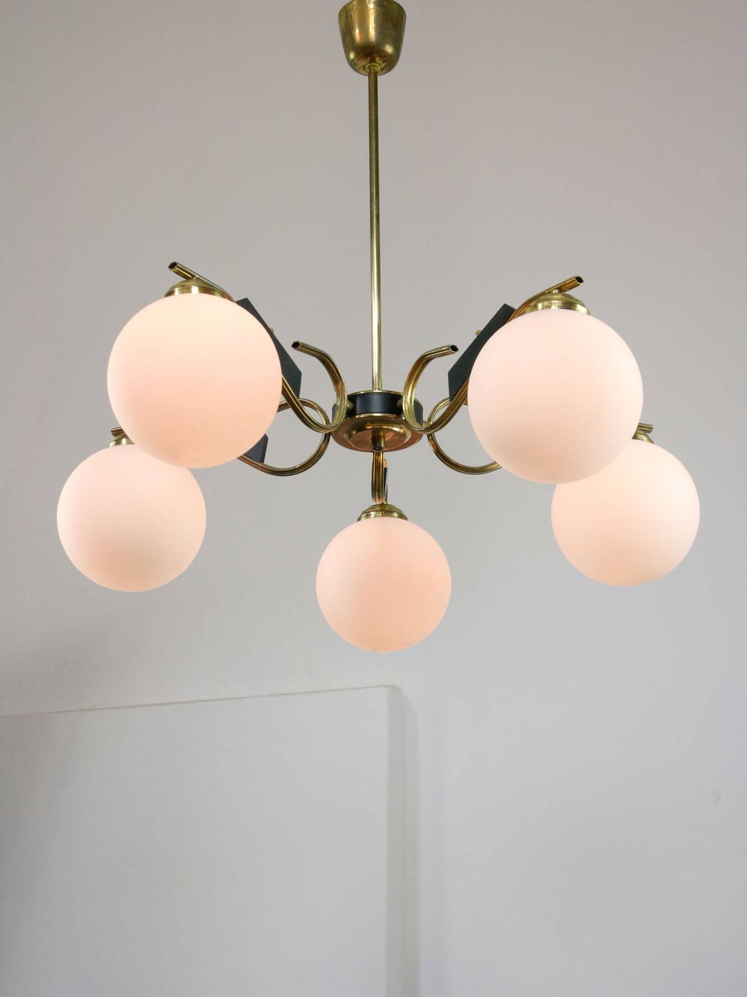Mid-Century Modern Italian Brass and Opaline Chandelier, 1960