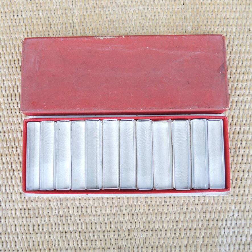 12 anciens porte-couteaux en cristal Baccarat