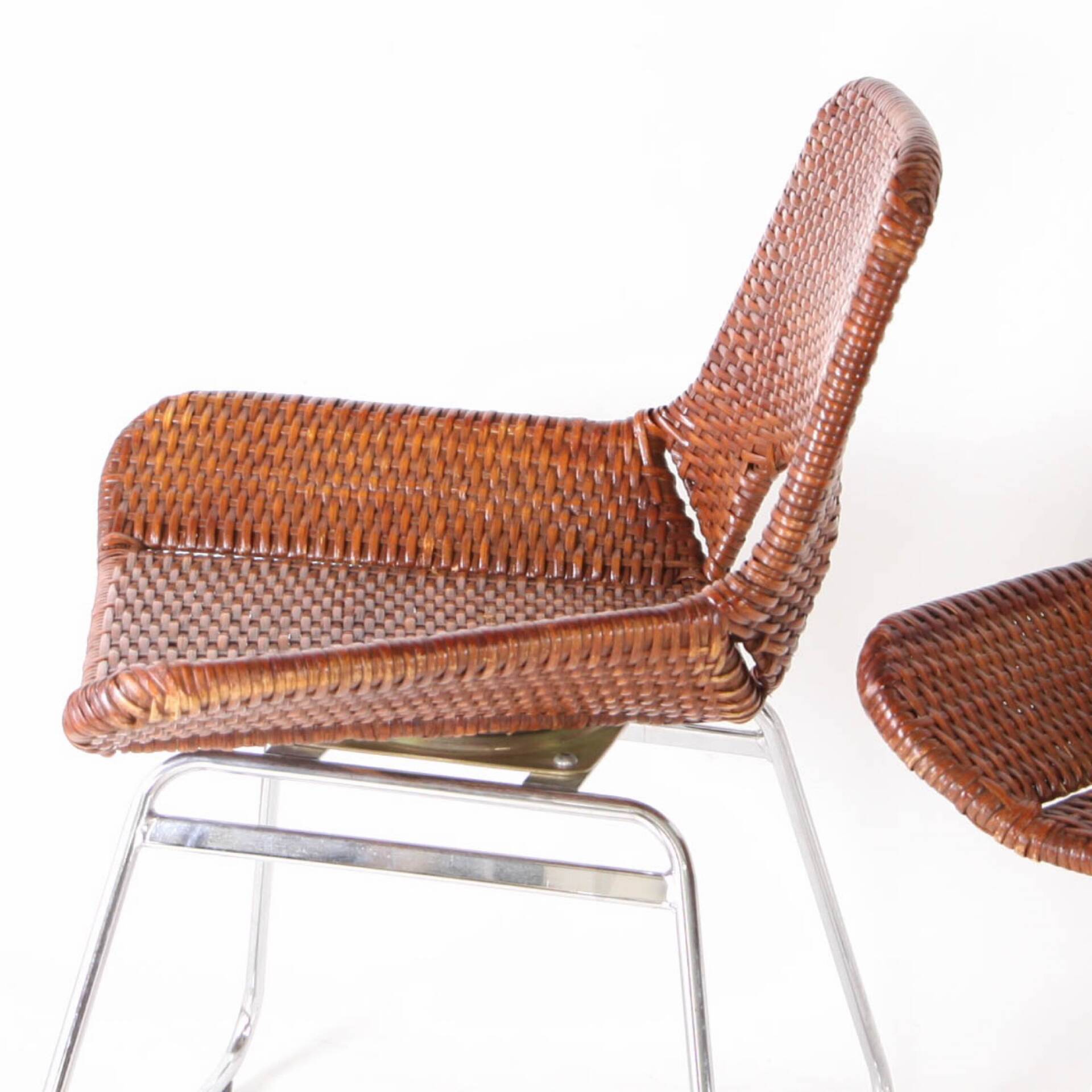 Suite de 4 chaises en rotin et chrome