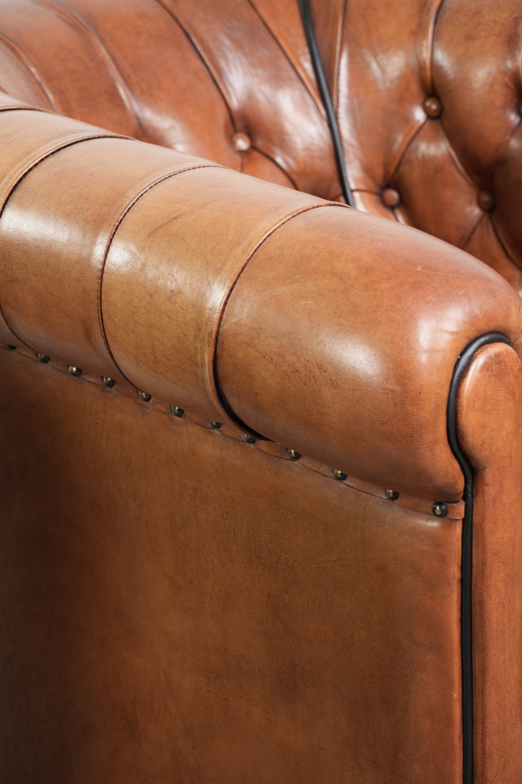 Fauteuils club Chesterfield en peau de mouton de style anglais.