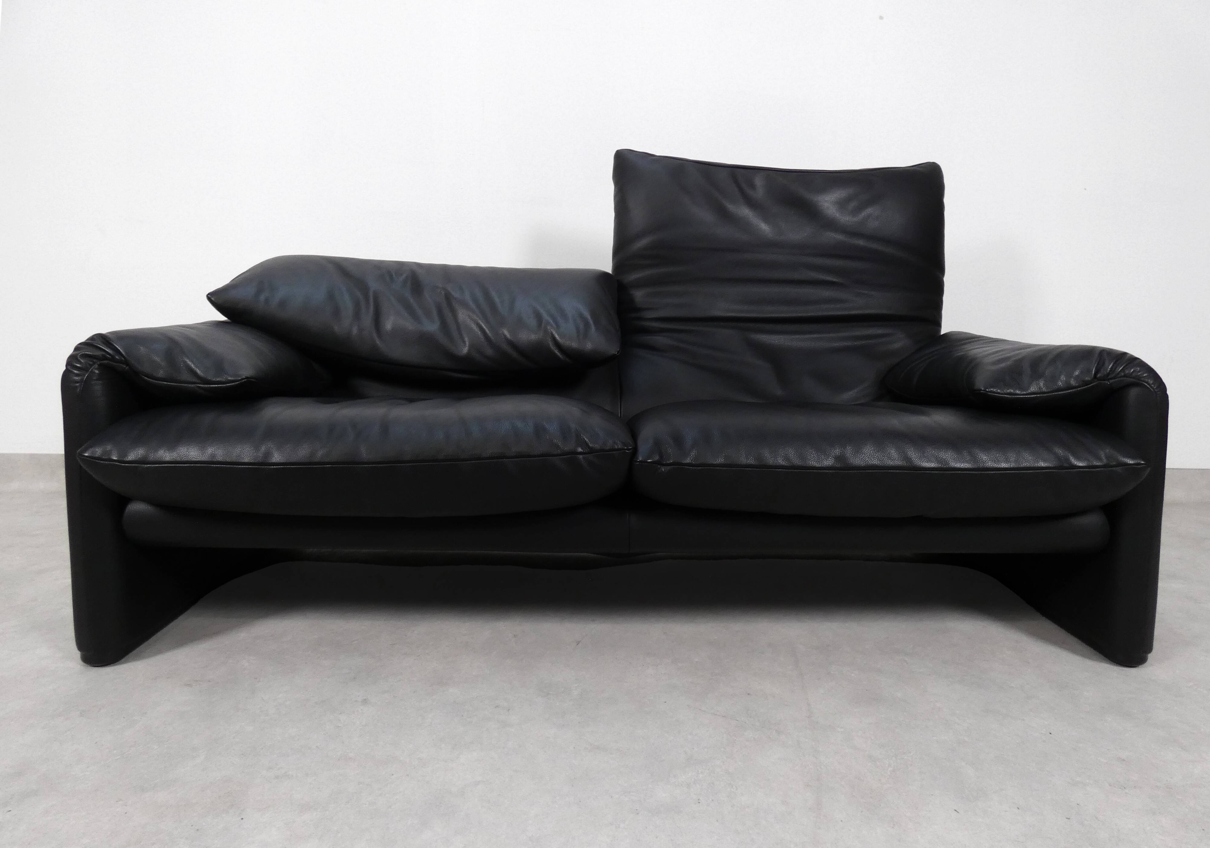 Cassina Maralunga 2,5 seater - black leather