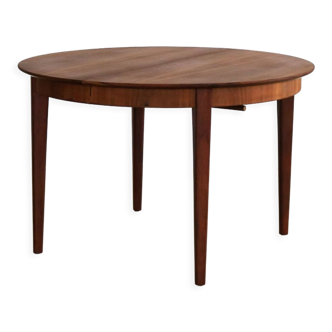 Extendable dining table by Henning Kjaernulf, soro stolefabri