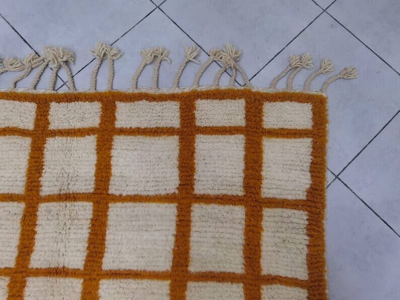 Handmade traditional Berber rug 270cm x 160cm