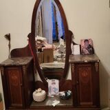 Neo-retro hairdresser