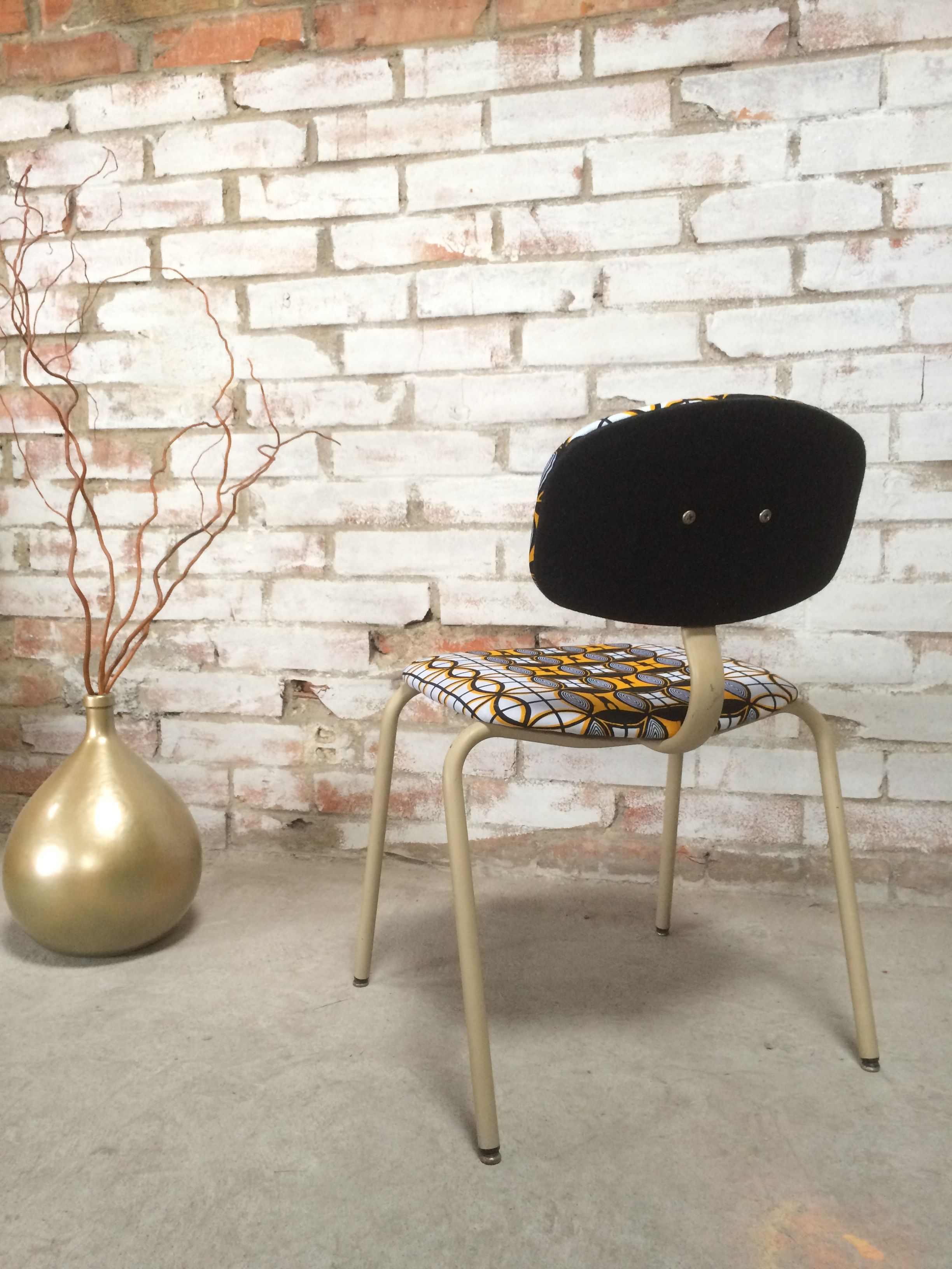 Chaise vintage strafor tubulaire revisité ethnique avec du wax