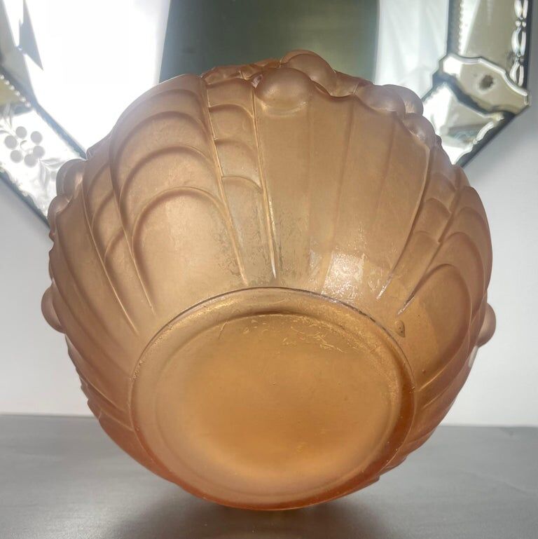 French Art Deco ball vase in orange-pink frosted molded glass - 1930 France