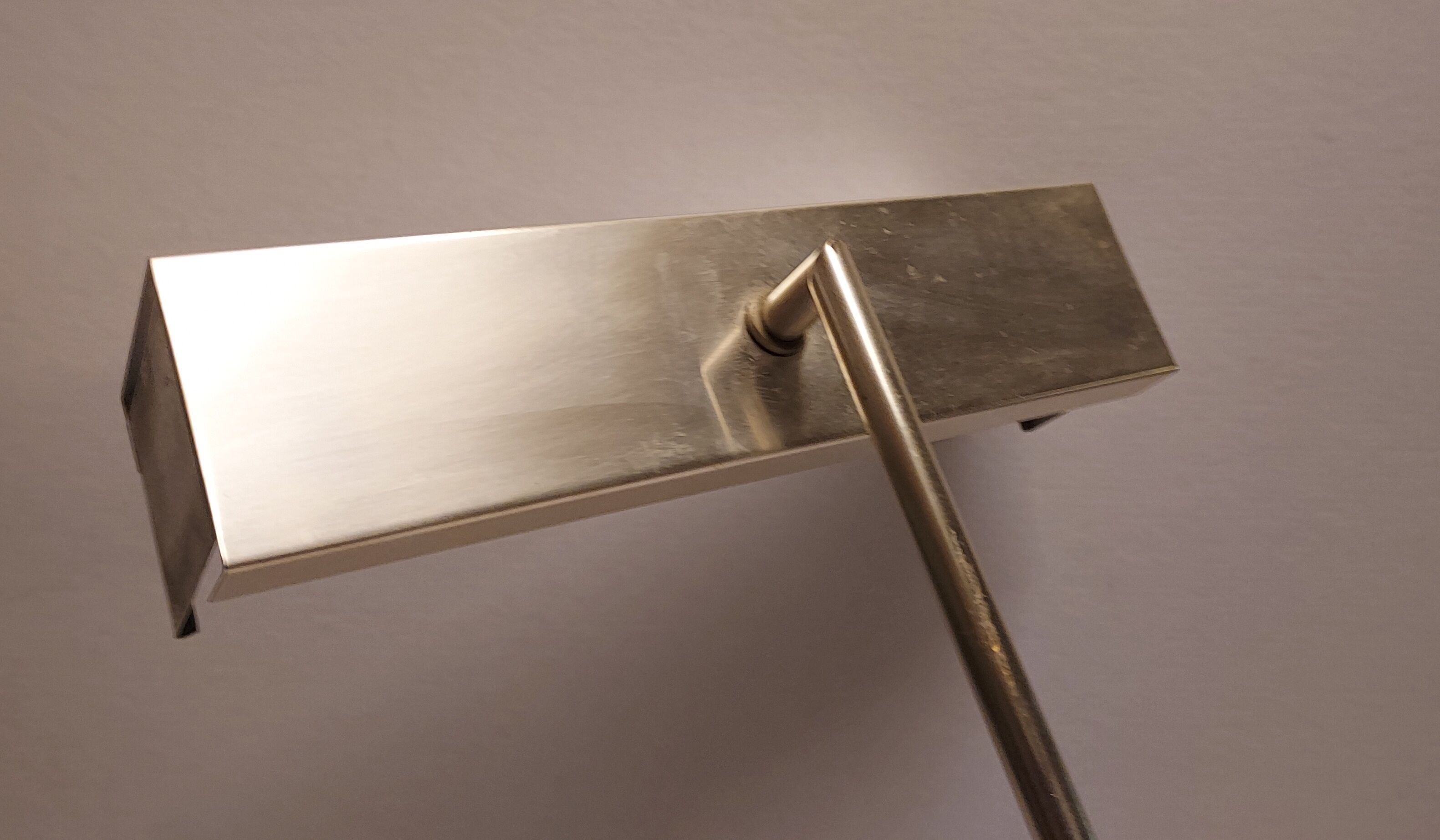 Desk light adjustable